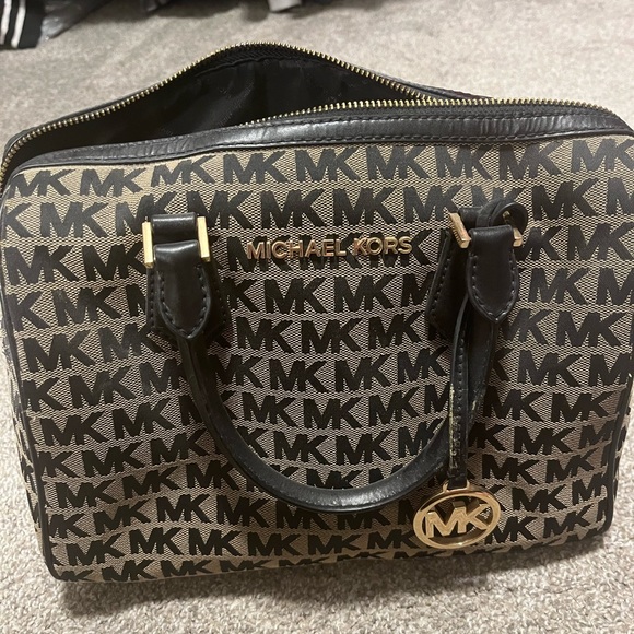 Michael Kors bag and wallet set - Picture 1 of 8